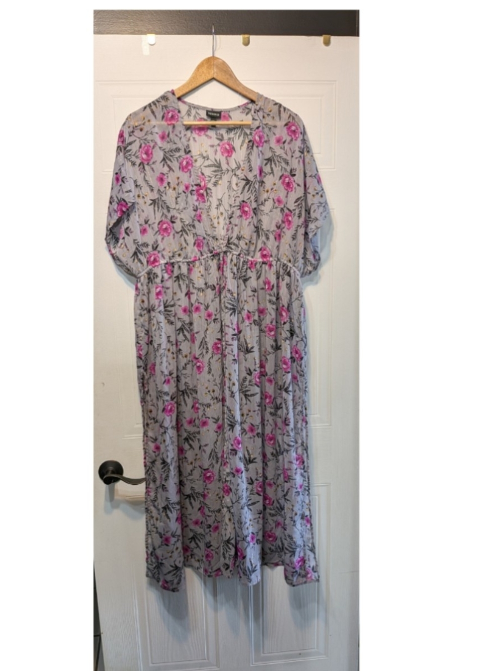 Torrid Plus Size 1x/2x Gray Floral Duster w/ Pink Roses Silver Drop Waist Sheer